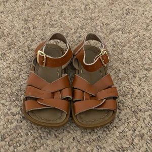 Salt Water by Hoy tan strappy leather sandals sz 6